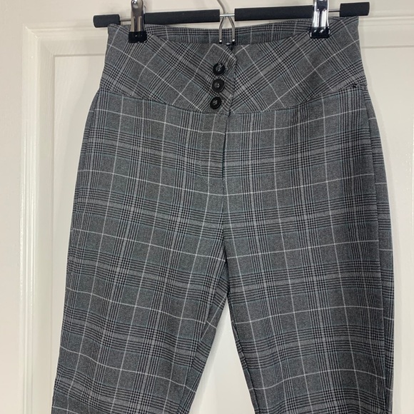 Fashion Nova grey pants - Picture 4 of 6